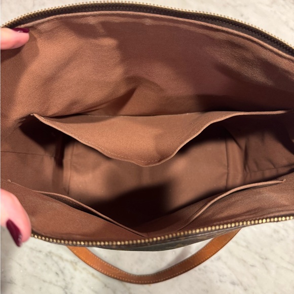 Louis Vuitton Monogram Leather Totally PM with Zipper Closure - Picture 8 of 10